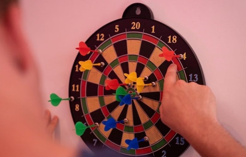 Maîtriser la distance idéale pour le jeu de fléchettes astuces et techniques Format Sport
