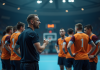 Entraineur de handball donnant des instructions urgentes lors d'un temps mort